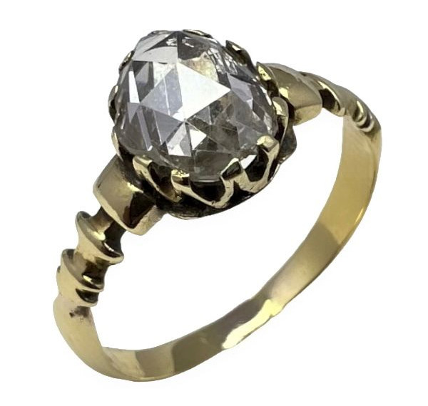 Sortija oro amarillo con diamante talla antigua