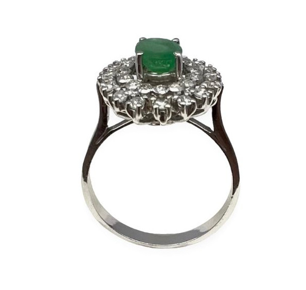Sortija de oro blanco con esmeralda y diamantes