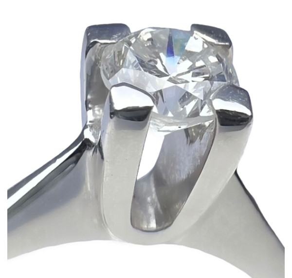 Solitario de oro blanco y diamante 0,50cts