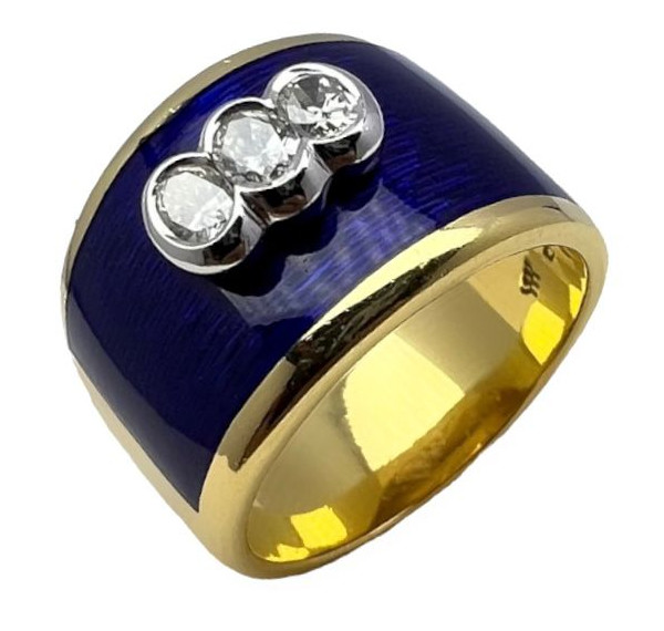 Sortija de oro amarillo con esmalte y diamantes