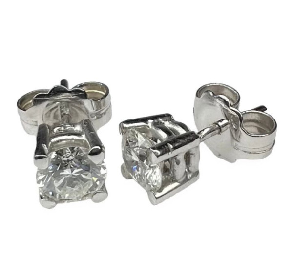 Pendientes dormilonas  de oro blanco con diamante 0.60 y 0,63cts