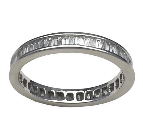 Sortija de oro blanco con diamantes baguette