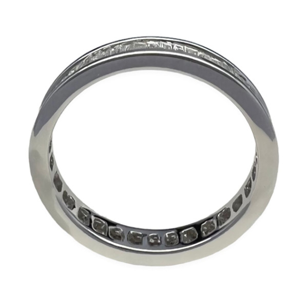 Sortija de oro blanco con diamantes baguette