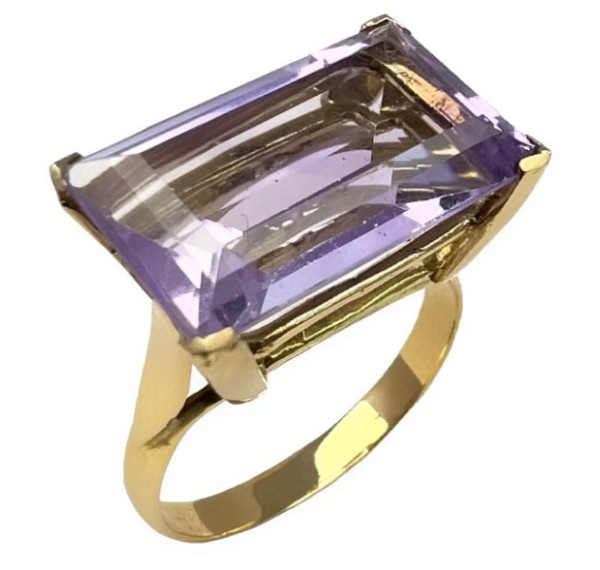Sortija de oro amarillo con Amatista
