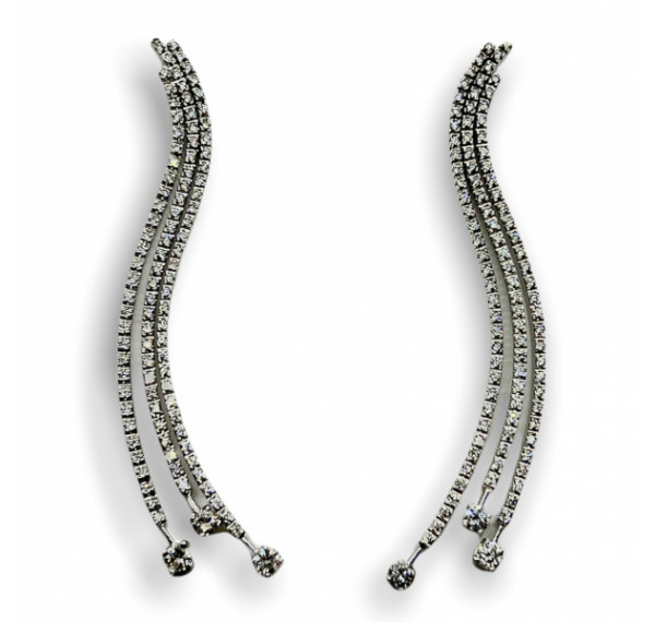 Pendientes largos de oro blanco y diamantes
