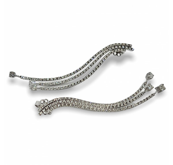 Pendientes largos de oro blanco y diamantes