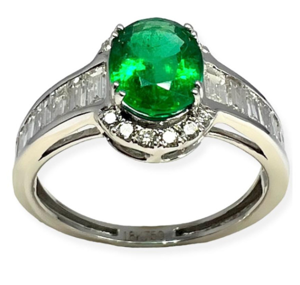 Sortija de oro blanco con Esmaralda y diamantes