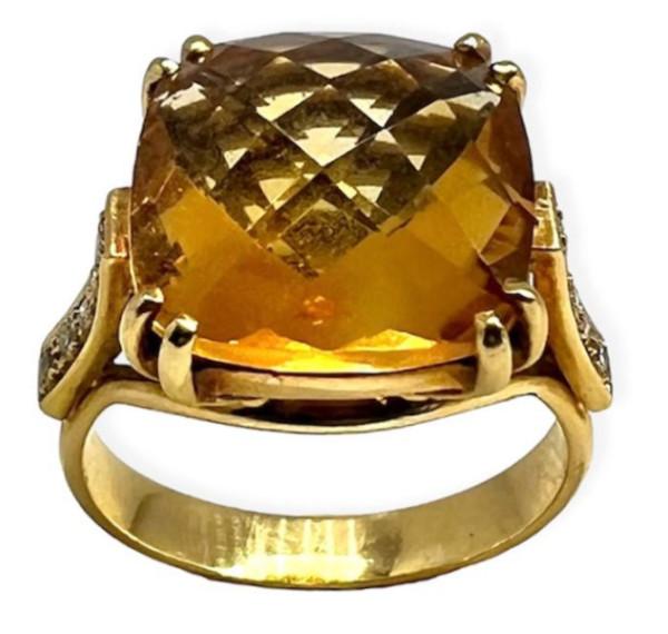 Sortija de oro amarillo con Citrino y Diamantes