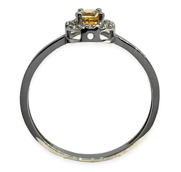 Sortija de oro blanco con Zafiro rojo y diamantes