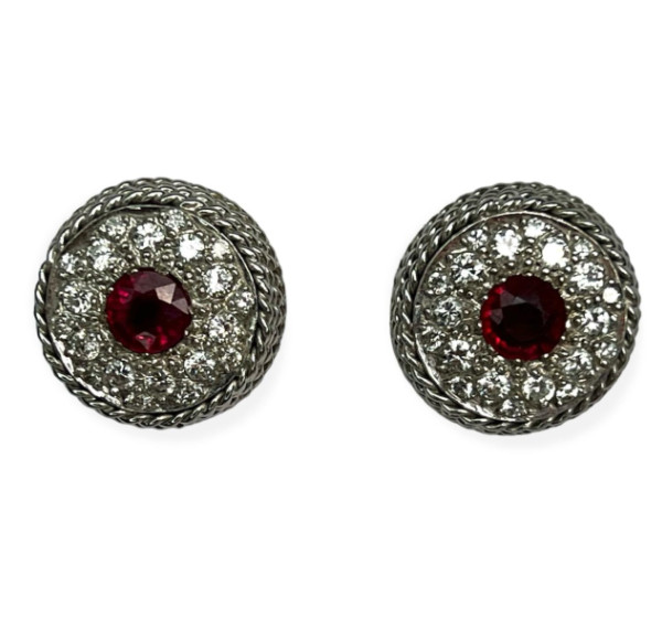 Pendiente de oro blanco y rubís