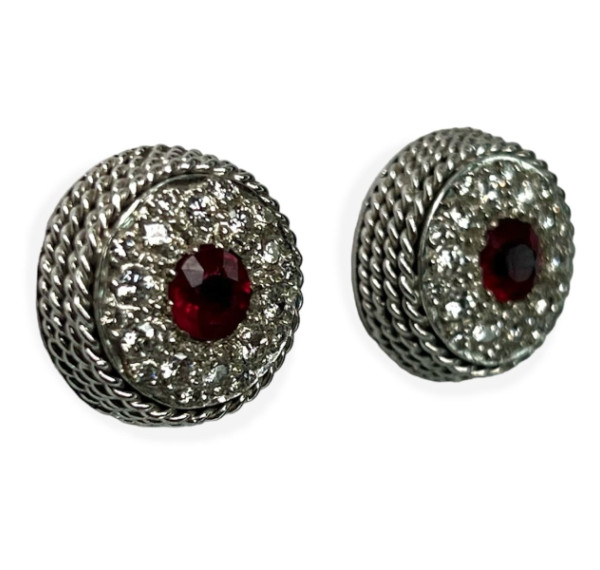 Pendiente de oro blanco y rubís