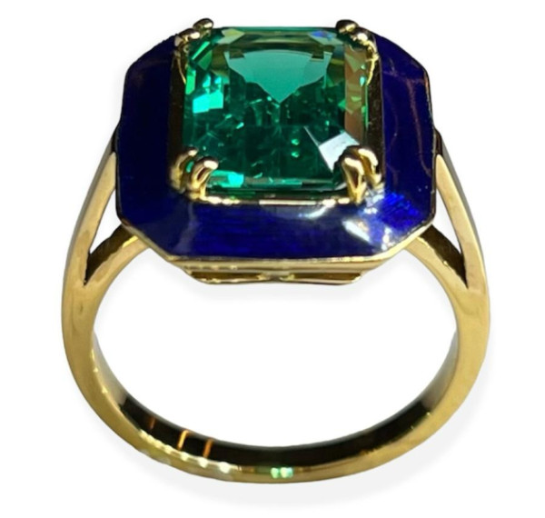 Anillo de oro amarillo con piedra hidrotermal verde y esmalte azul