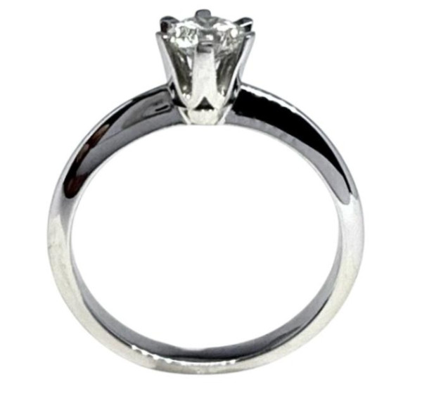 Solitario de oro blanco y diamante 0,50cts